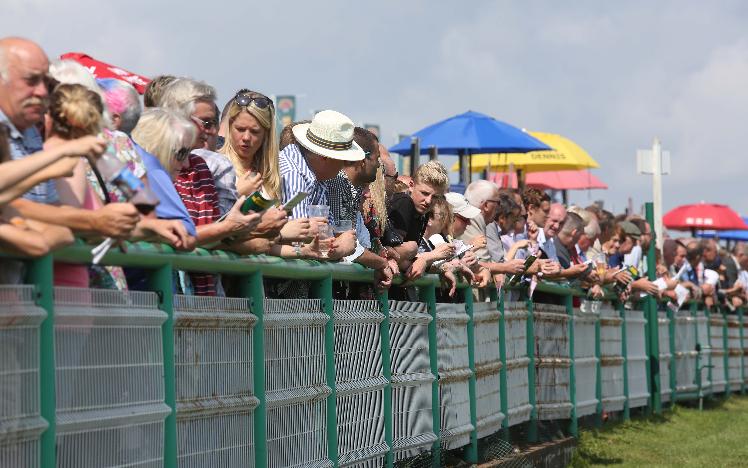Become an annual member at Brighton Racecourse!