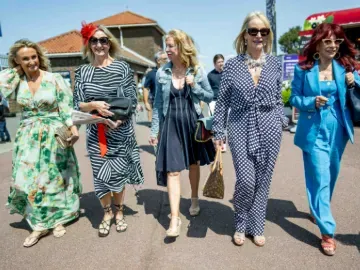 A group of well dressed ladies walk into Brighton Racecourse